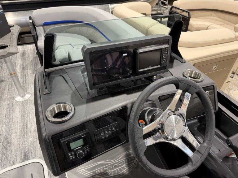 2026 Bennington 22MFB - SPS - Blackout US-ETWC6648J526 [photo 13]